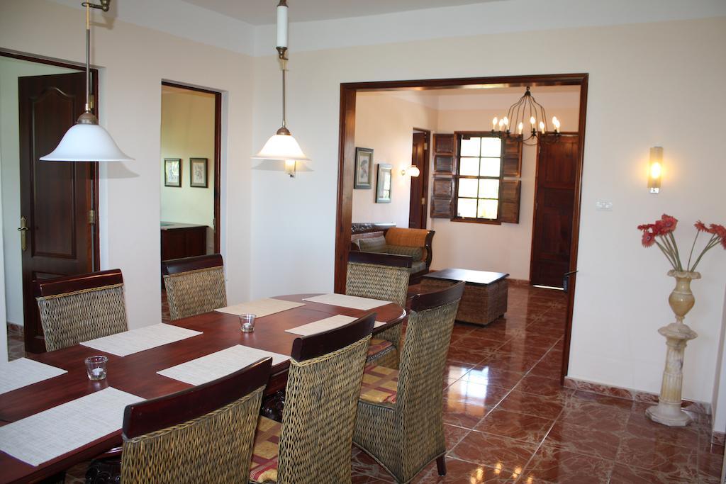 Apartamentos Finca La Cruz Tazacorte Luaran gambar